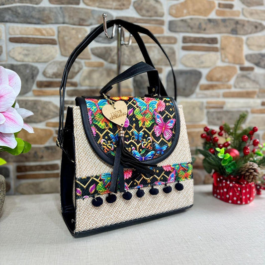 Bolsa Artesanal "Chule" con Bordado Floral y Correa Ajustable