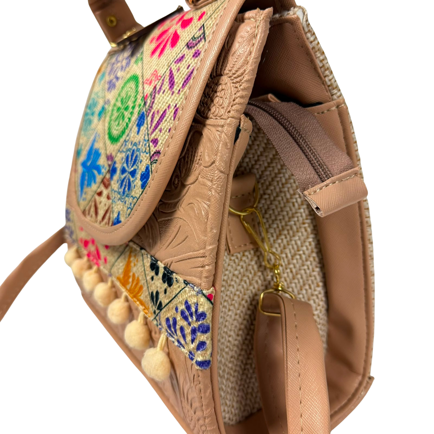 Mochila Artesanal de Piel sintética Bordada con Detalles Florales y Pompones